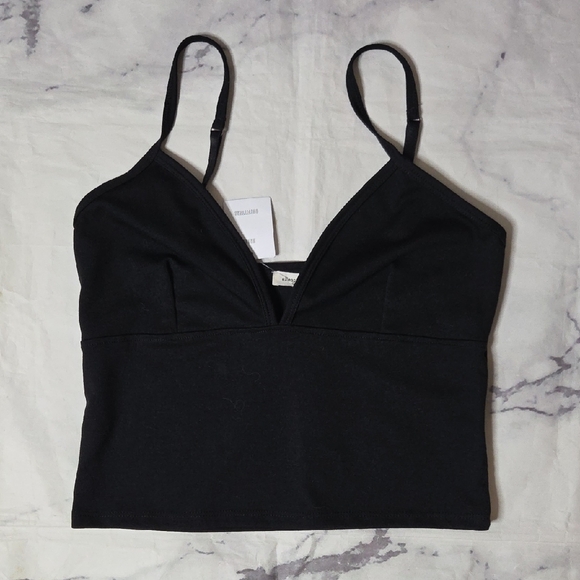 silence + noise Tops - Silence + Noise Black V-Neck Crop Cami